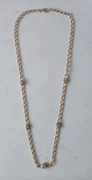 Collar y pulseras Golfiel dorados con piedras