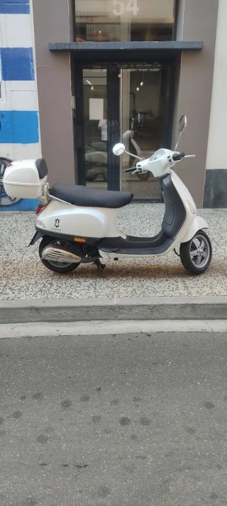 Piaggio Vespa LX 50 Blanca