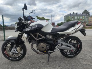 Aprilia Shiver 750 Naked Negra y Blanca