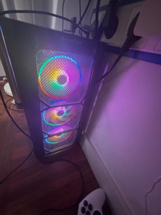 PC Gaming Segotep con luces RGB