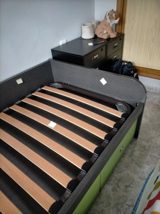 Habitación juvenil, cama nido y escritorio