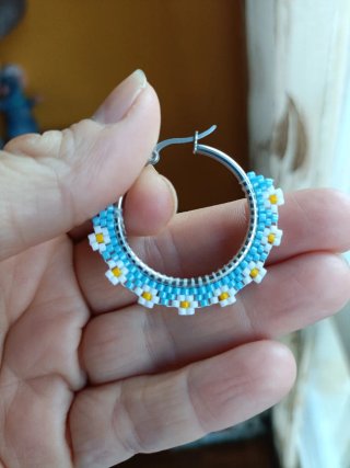 Pendientes aro plateados flores azules miyuki