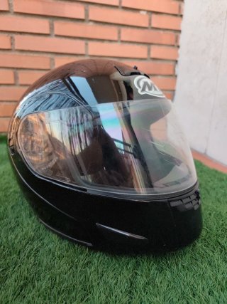 Casco de moto negro