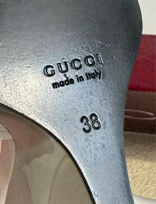Zapatos de cuña Gucci blancos y plateados