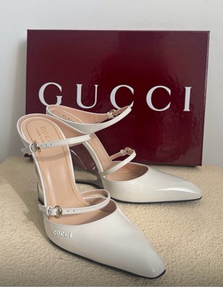 Zapatos de cuña Gucci blancos y plateados