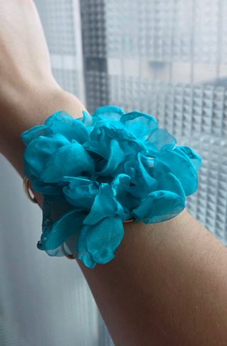 Pulsera pétalos turquesa