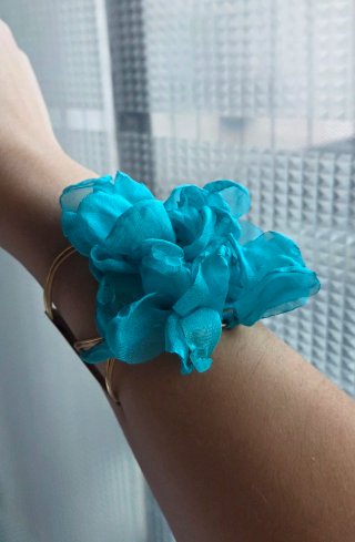 Pulsera pétalos turquesa