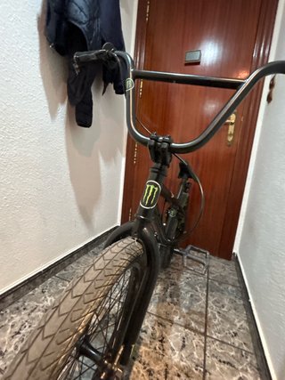 Bmx 20' Monster Energy, de segunda, + 2 pegatinas.