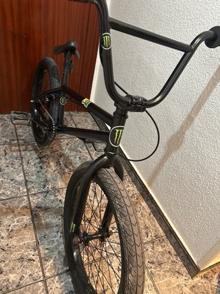 Bmx 20' Monster Energy, de segunda, + 2 pegatinas.