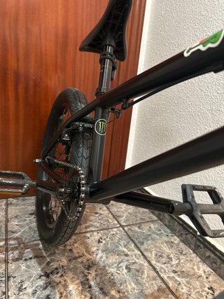 Bmx 20' Monster Energy, de segunda, + 2 pegatinas.
