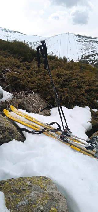 Equipo de esquí de travesía