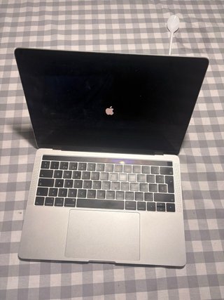 MacBook Pro 13” 2019 Plata
