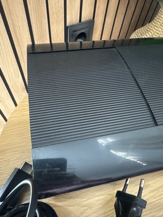 Console Sony PS3 Super Slim Nera + Controller Rosso