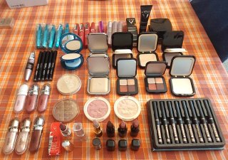 Set misto Make-up Avon, Kiko, Revolution, Rimmel,