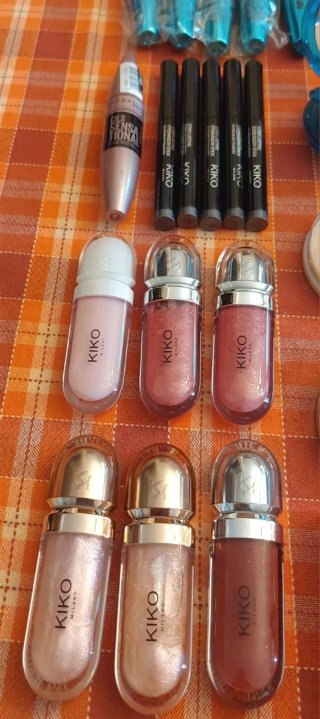 Set misto Make-up Avon, Kiko, Revolution, Rimmel,