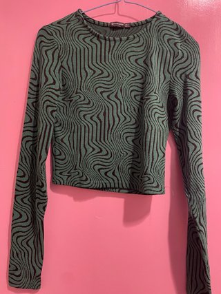 Top Stradivarius verde y negro estampado