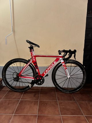 Bicicleta de carretera Capsule Roja