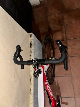 Bicicleta de carretera Capsule Roja