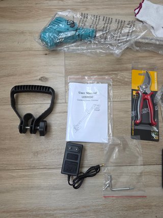 Tagliasiepi a Batteria 21V + 2 Batterie