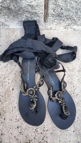 Sandalias Bruno Premi 36 con pedrería y lazo