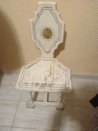 Silla vintage madera blanca y dorada