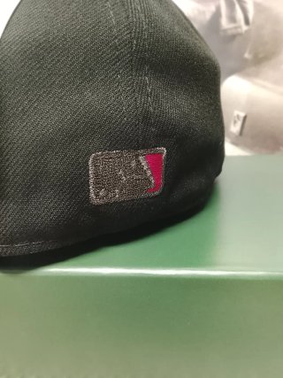 Gorra New Era 59Fifty Negra Roja Talla7.1/2