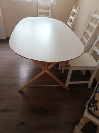 Mesa comedor blanca patas madera