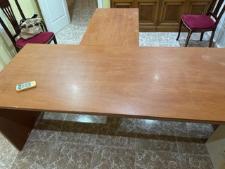 Escritorio de madera para oficina