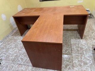 Escritorio de madera para oficina