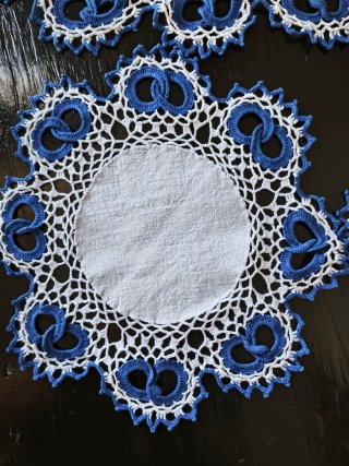 Conjunto 3 naperons de crochet azul e branco