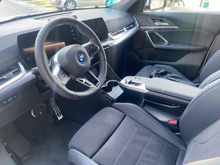 BMW IX2 2025  100 × 100 eléctrico paquete M