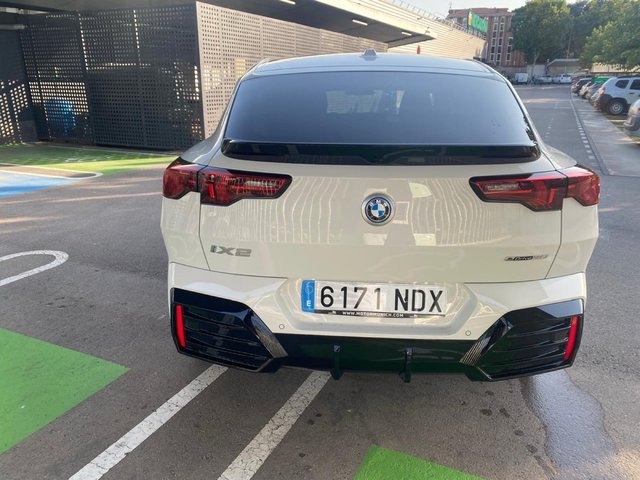 BMW IX2 2025  100 × 100 eléctrico paquete M