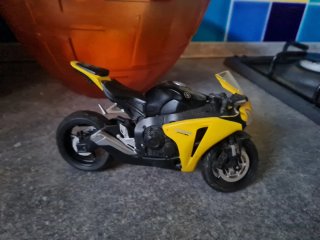 Modellino Moto Giallo Nero honda cbr 1000 rr