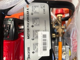 Pulverizador agrícola motorizado con ruedas
