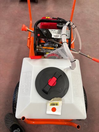 Pulverizador agrícola motorizado con ruedas