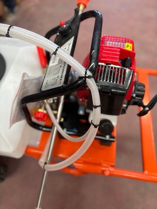 Pulverizador agrícola motorizado con ruedas