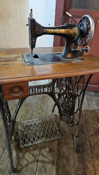 Máquina de coser Singer Modelo 27