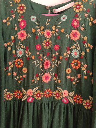 Vestido verde bordado flores XS