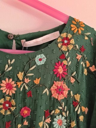 Vestido verde bordado flores XS