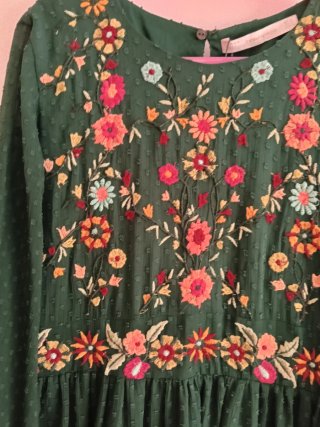Vestido verde bordado flores XS