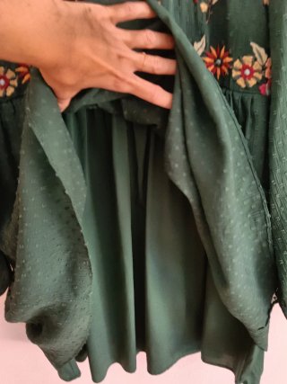 Vestido verde bordado flores XS