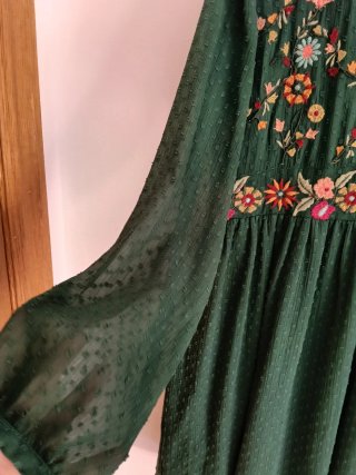 Vestido verde bordado flores XS