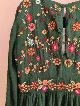 Vestido verde bordado flores XS