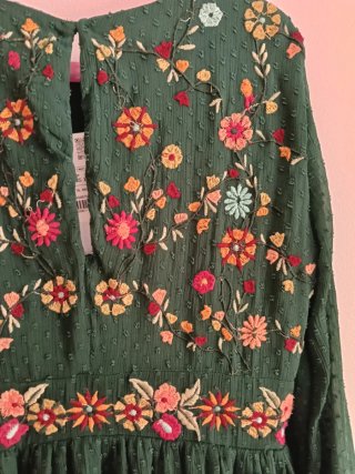 Vestido verde bordado flores XS