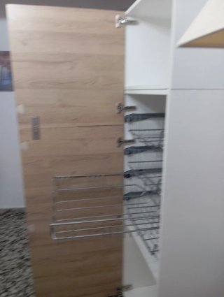 Armario madera y metal con estantería