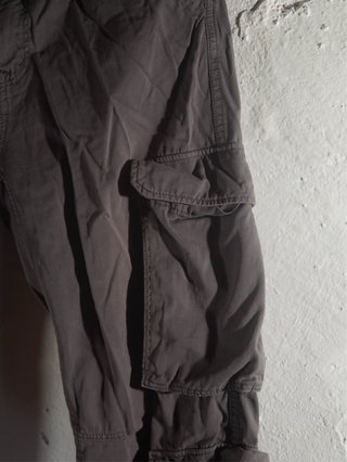 Pantalón cargo Bershka (Talla 40)