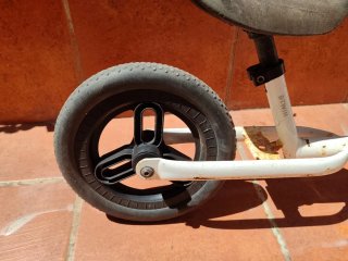 Bicicleta sin pedales blanca