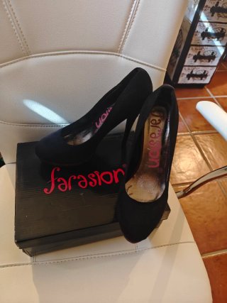 Zapatos de tacón negros con plataforma