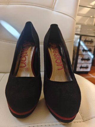 Zapatos de tacón negros con plataforma