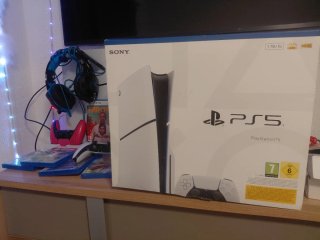 PlayStation 5 da 1 TB in ottime condizioni, appena acquistata